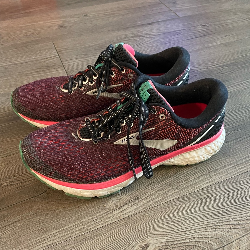 Brooks Ghost 11 Running Shoe - Size 9.5 Womens